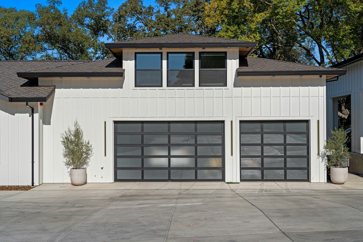 house with modern garage doors